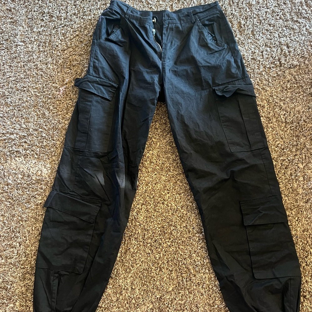 Amazon Black Cargo Pants with Relaxed Fit and Durable Fabric